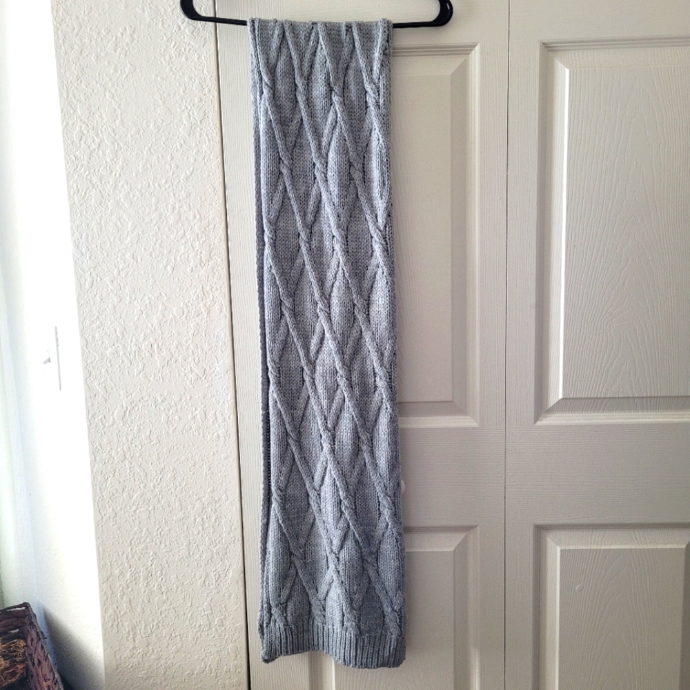 NWOT! Gray Cable Knit Scarf 12in by 76in